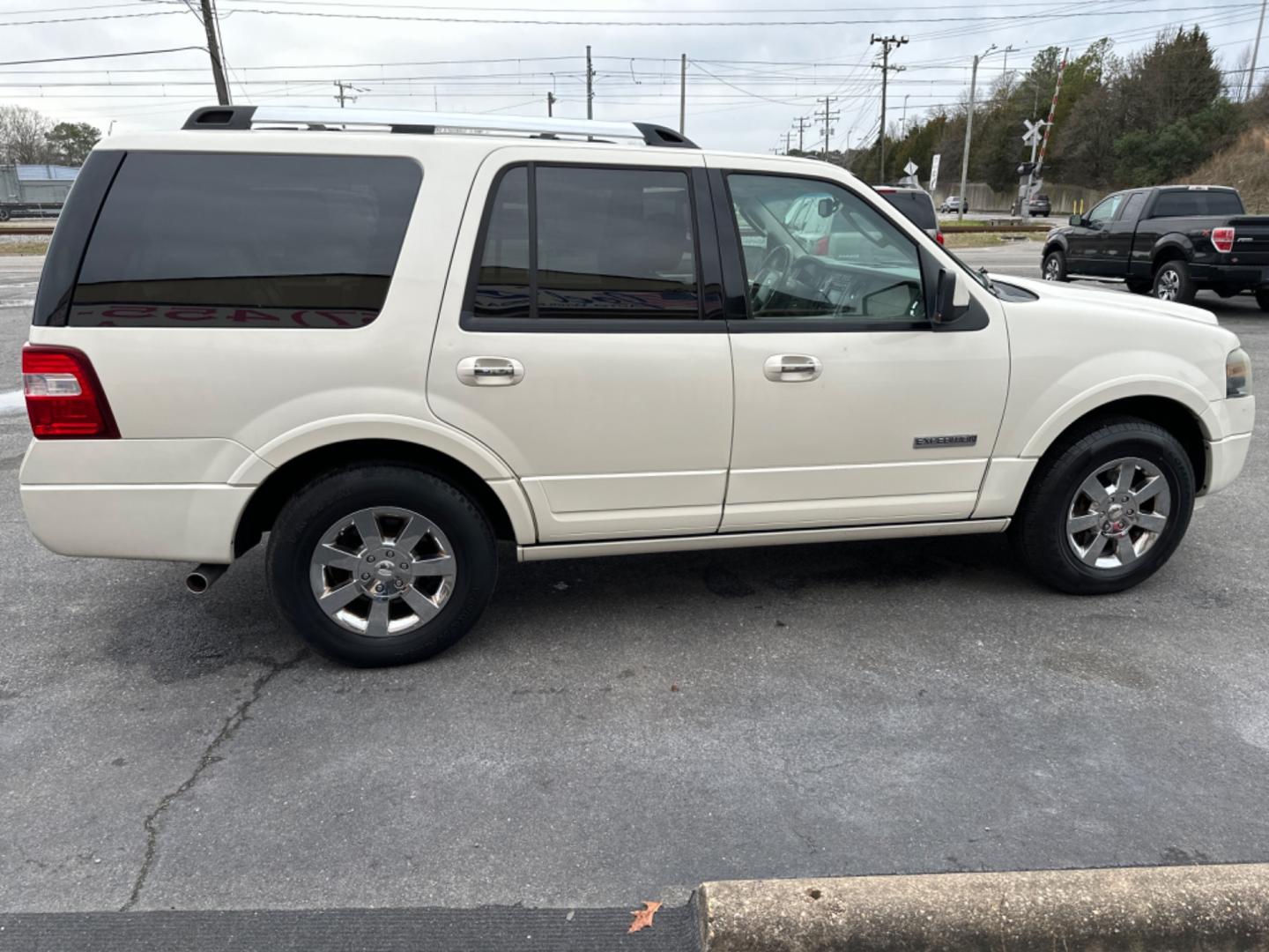 2008 WHITE Ford Expedition (1FMFU20598L) , located at 5700 Curlew Drive, Norfolk, VA, 23502, (757) 455-6330, 36.841885, -76.209412 - Photo#5